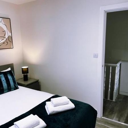 2 Bedroom Serviced Apartment Лондон Экстерьер фото
