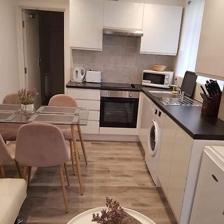 2 Bedroom Serviced Apartment Лондон Экстерьер фото
